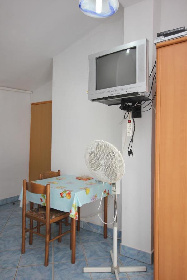 Apartments With A Parking Space Punta Kriza, Cres - 383 Exterior photo