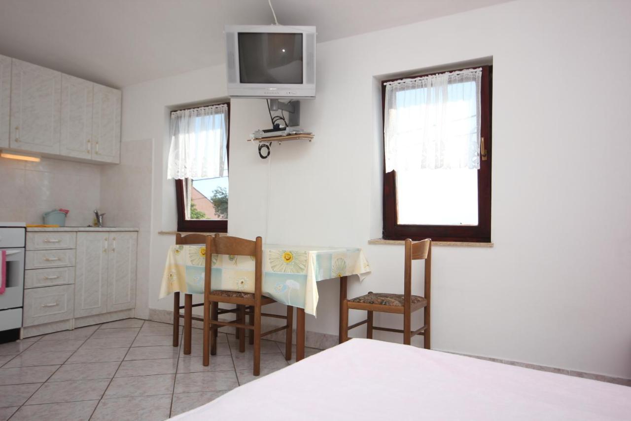 Apartments With A Parking Space Punta Kriza, Cres - 383 Exterior photo